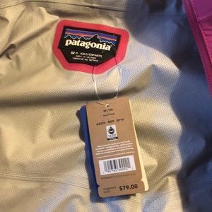 Patagonia girls rain coat brand new